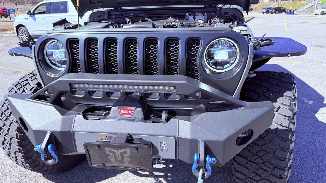 2022 Jeep JL Wrangler - Image 16 of 31