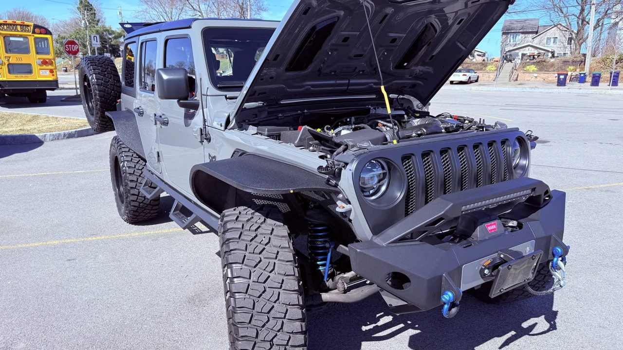 2022 Jeep JL Wrangler - Image 14 of 31