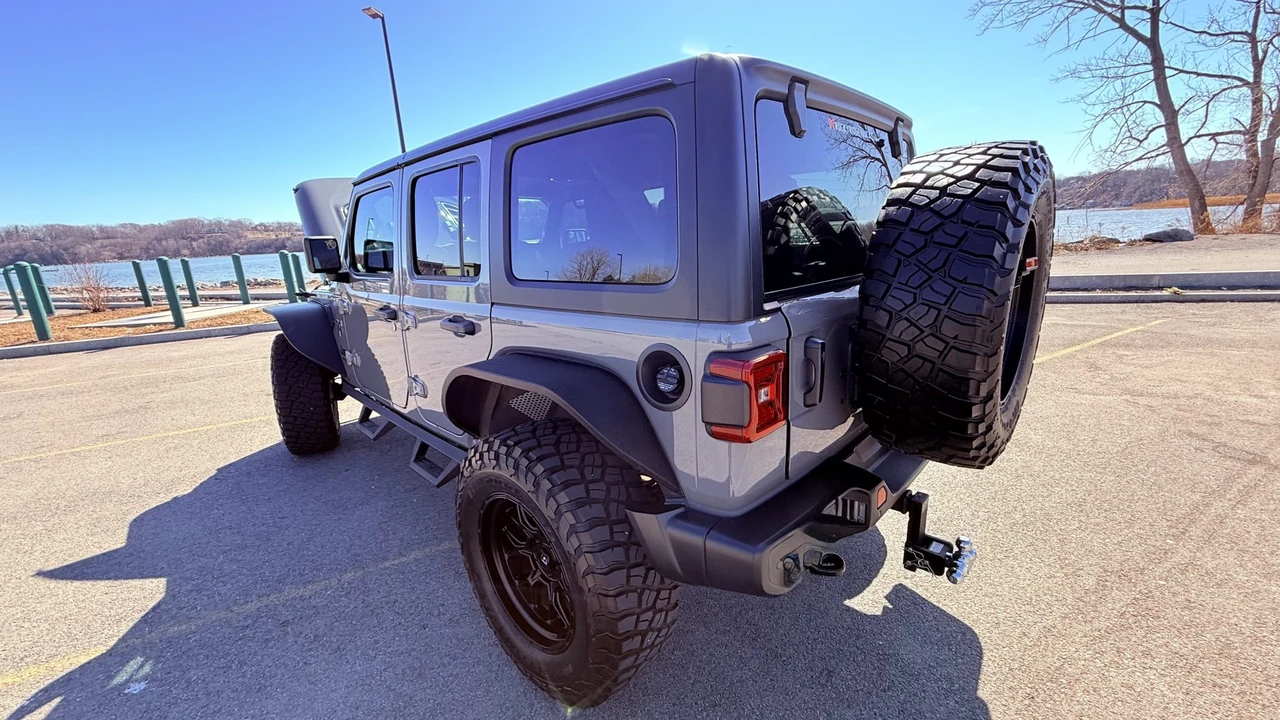 2022 Jeep JL Wrangler - Image 7 of 31