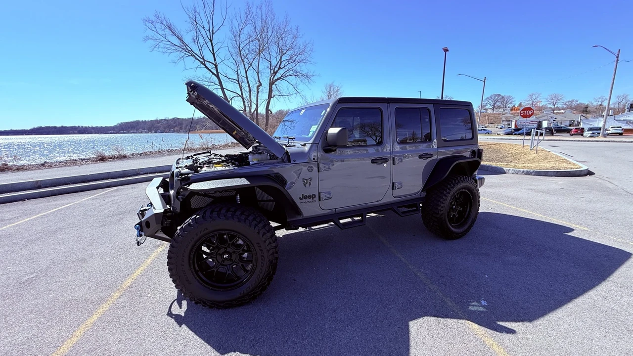 2022 Jeep JL Wrangler - Image 6 of 31