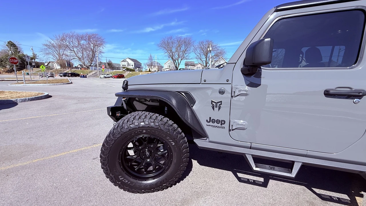 2022 Jeep JL Wrangler - Image 22 of 31