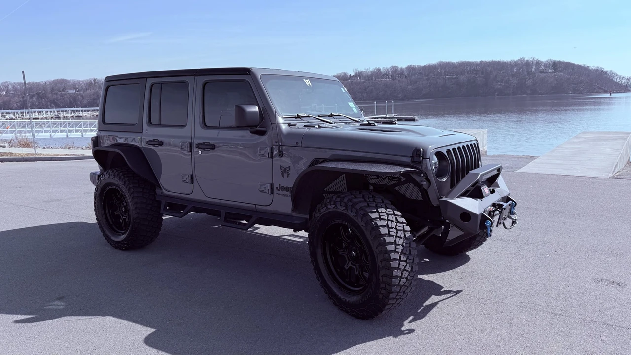 2022 Jeep JL Wrangler - Image 12 of 31