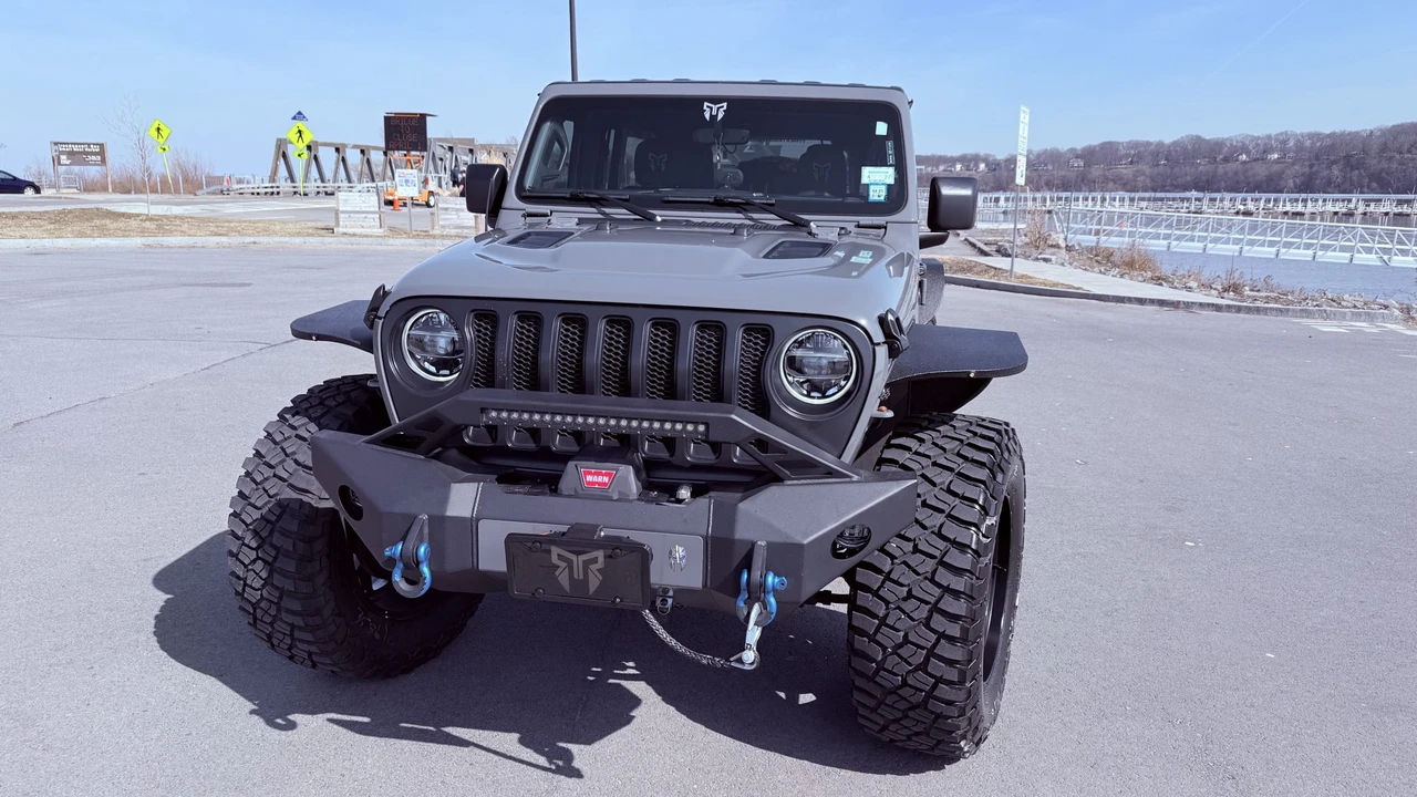 2022 Jeep JL Wrangler - Image 2 of 31