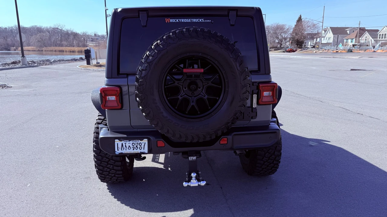 2022 Jeep JL Wrangler - Image 10 of 31
