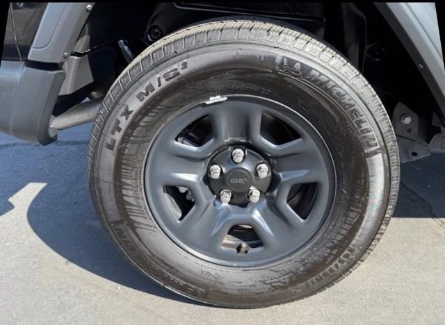 2022 Jeep JL Wrangler - Image 10 of 12
