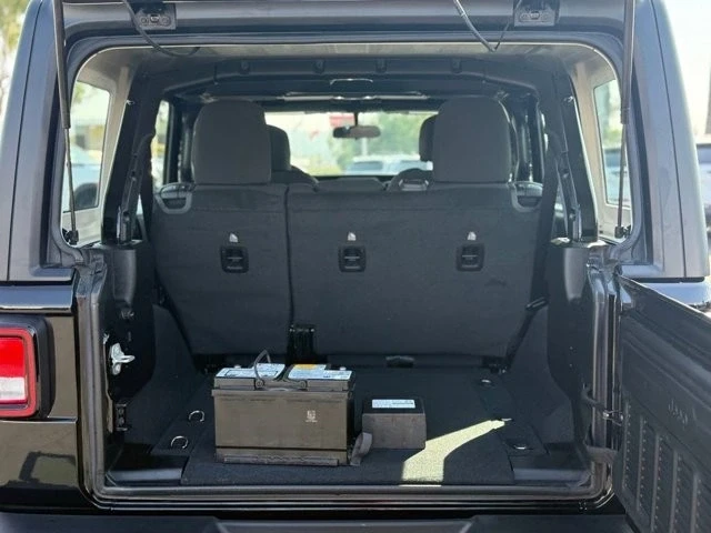 2022 Jeep JL Wrangler - Image 11 of 12