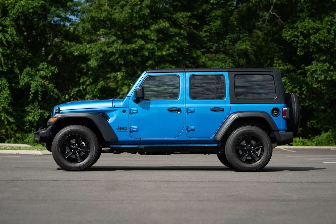 2022 Jeep JL Wrangler - Image 13 of 31