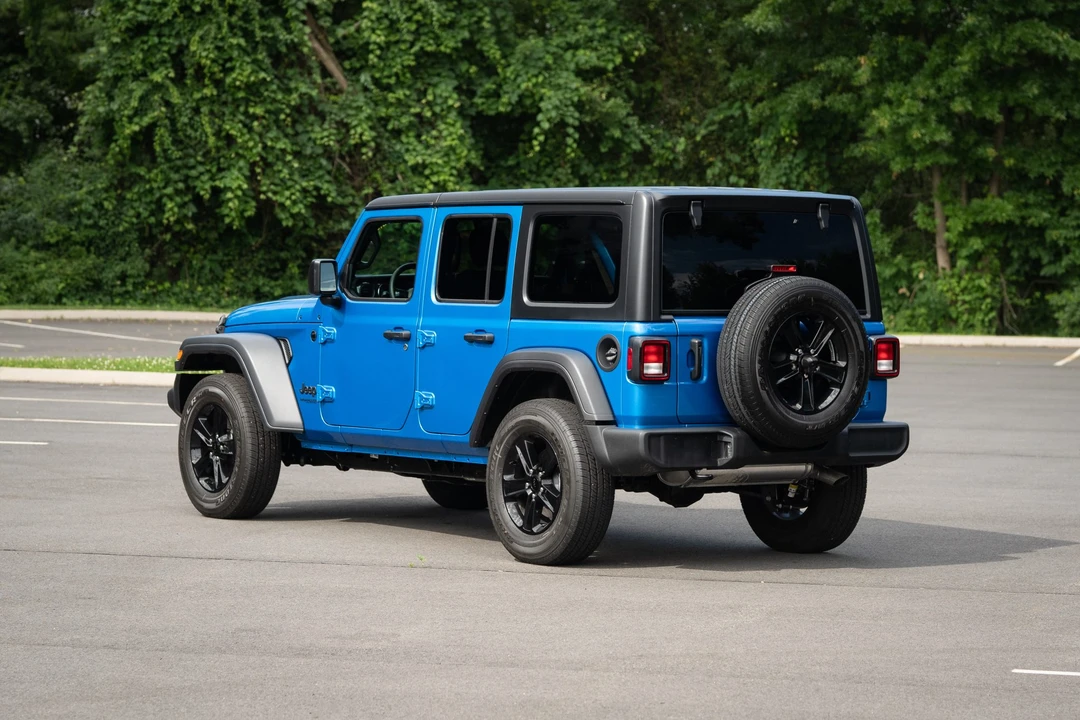 2022 Jeep JL Wrangler - Image 12 of 31