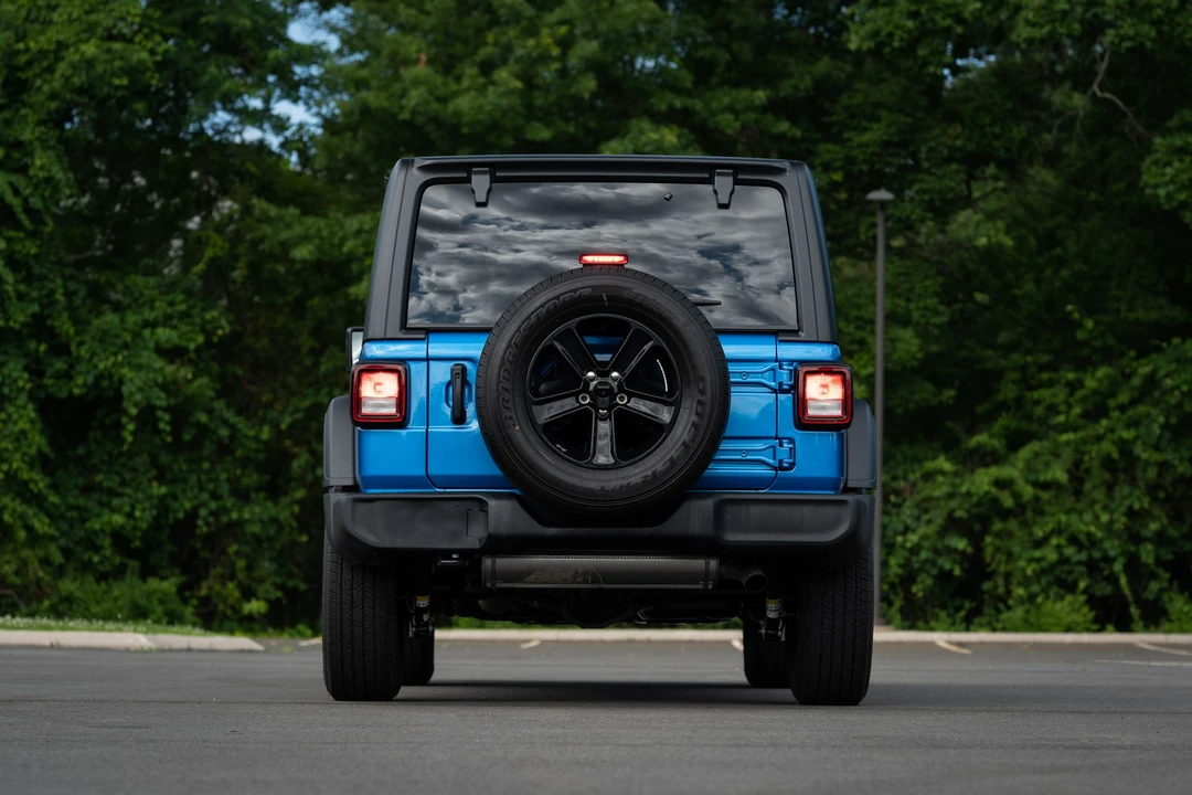 2022 Jeep JL Wrangler - Image 11 of 31