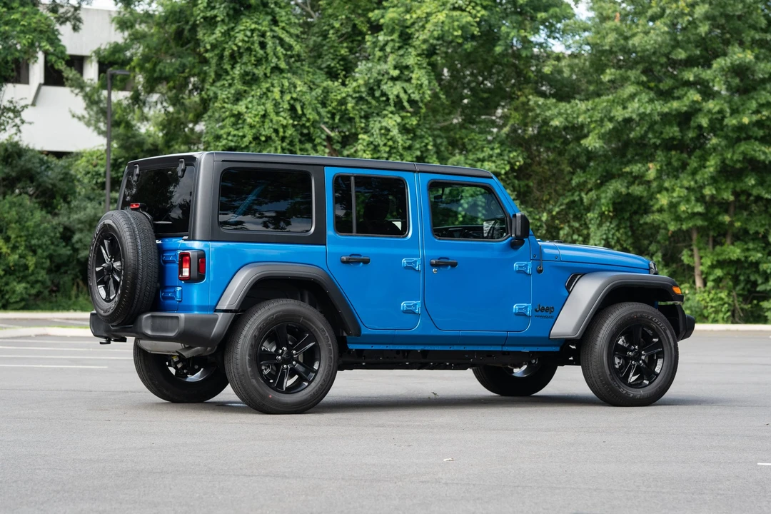 2022 Jeep JL Wrangler - Image 9 of 31