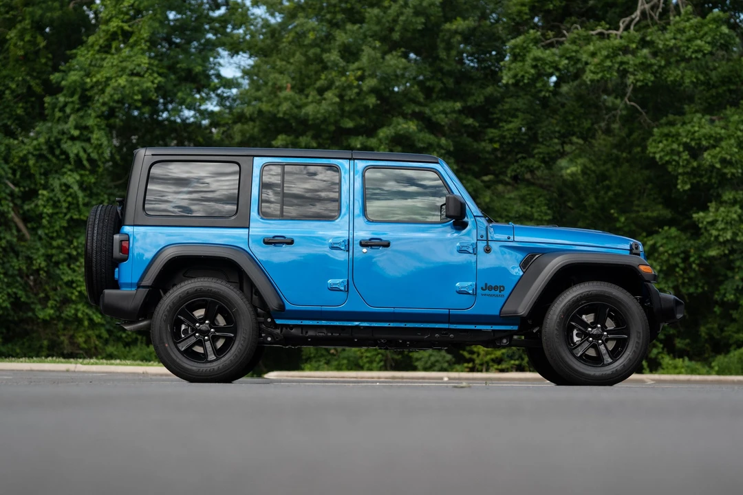 2022 Jeep JL Wrangler - Image 8 of 31