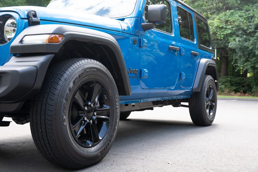 2022 Jeep JL Wrangler - Image 17 of 31