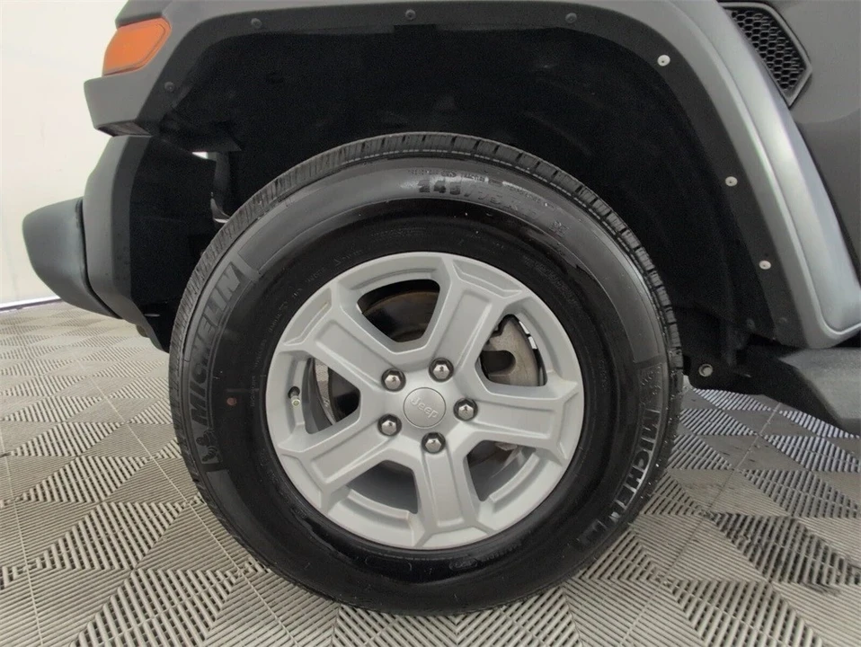 2022 Jeep JL Wrangler - Image 17 of 21