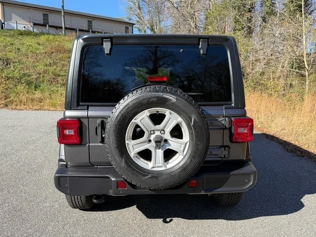2022 Jeep JL Wrangler - Image 7 of 12