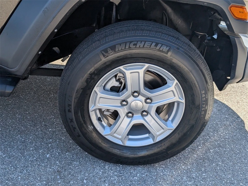 2022 Jeep JL Wrangler - Image 9 of 12