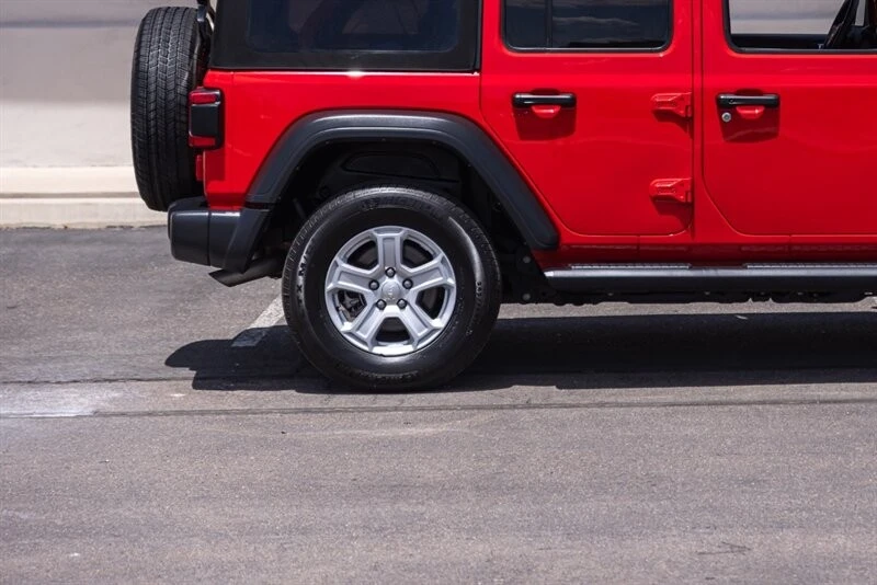 2022 Jeep JL Wrangler - Image 11 of 21