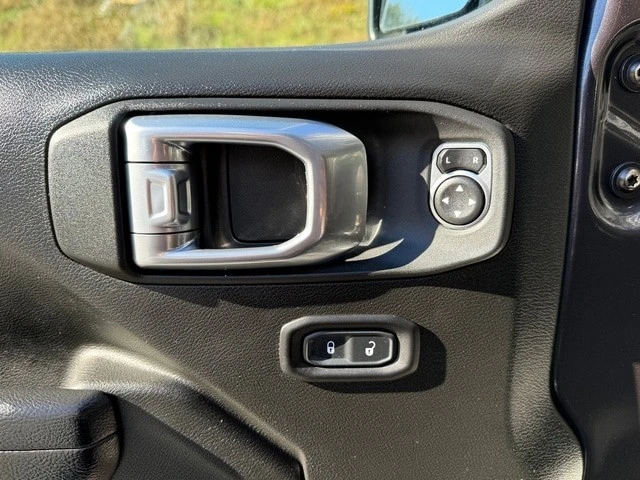 2022 Jeep JL Wrangler - Image 12 of 12