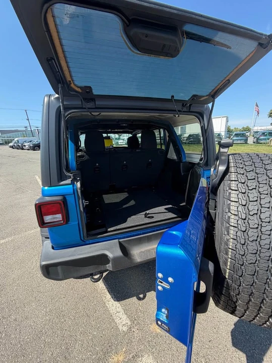 2022 Jeep JL Wrangler - Image 12 of 13