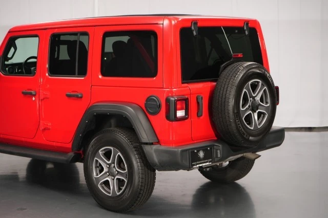 2022 Jeep JL Wrangler - Image 20 of 31