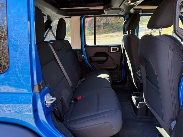 2022 Jeep JL Wrangler - Image 17 of 21