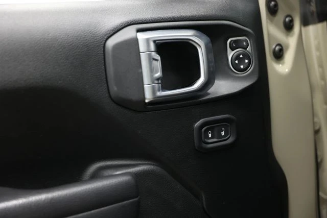 2022 Jeep JL Wrangler - Image 11 of 12