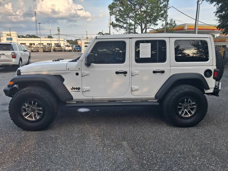2022 Jeep JL Wrangler - Image 5 of 17