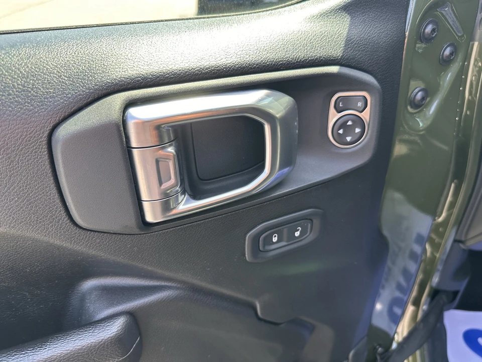 2022 Jeep JL Wrangler - Image 18 of 31
