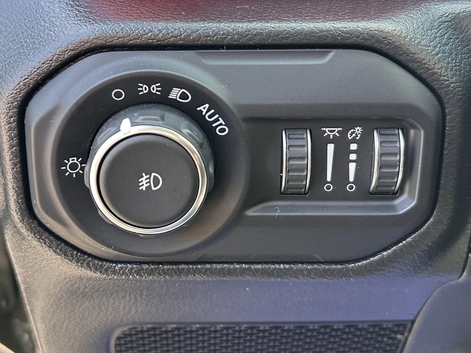 2022 Jeep JL Wrangler - Image 19 of 31