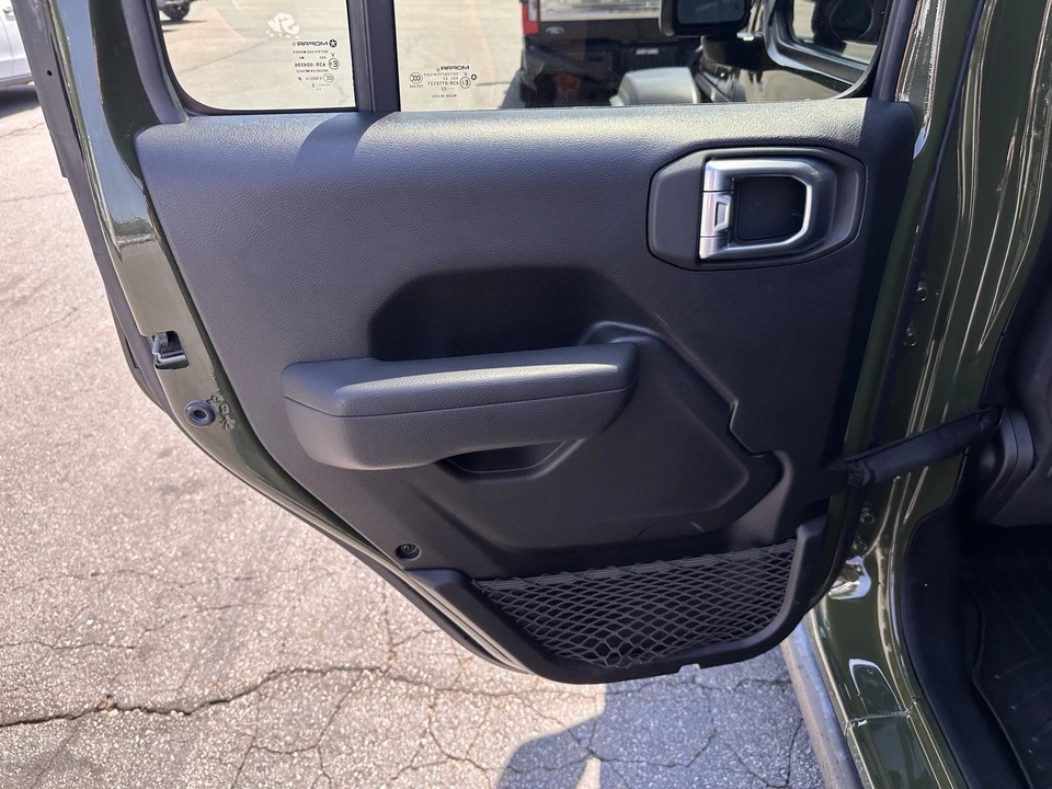2022 Jeep JL Wrangler - Image 11 of 31