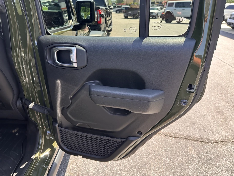 2022 Jeep JL Wrangler - Image 15 of 31