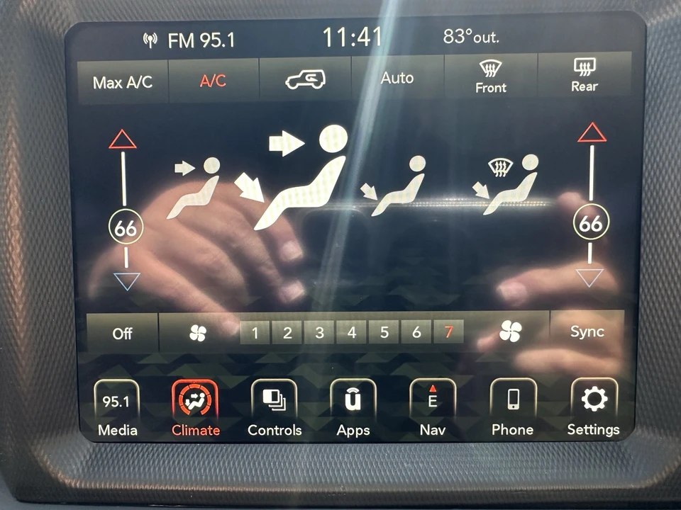 2022 Jeep JL Wrangler - Image 26 of 31
