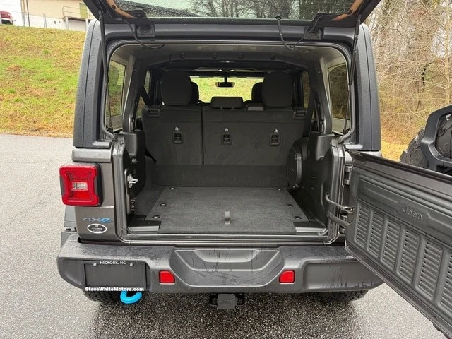 2022 Jeep JL Wrangler - Image 16 of 31