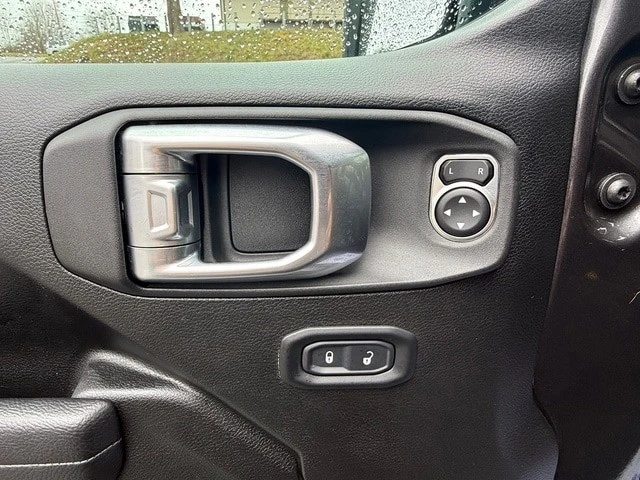 2022 Jeep JL Wrangler - Image 12 of 31