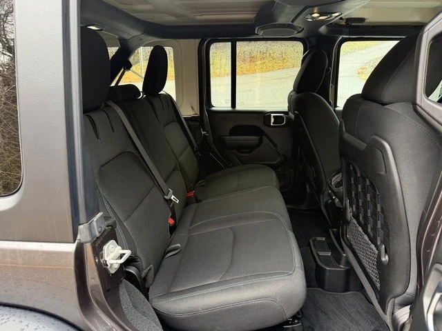 2022 Jeep JL Wrangler - Image 18 of 31