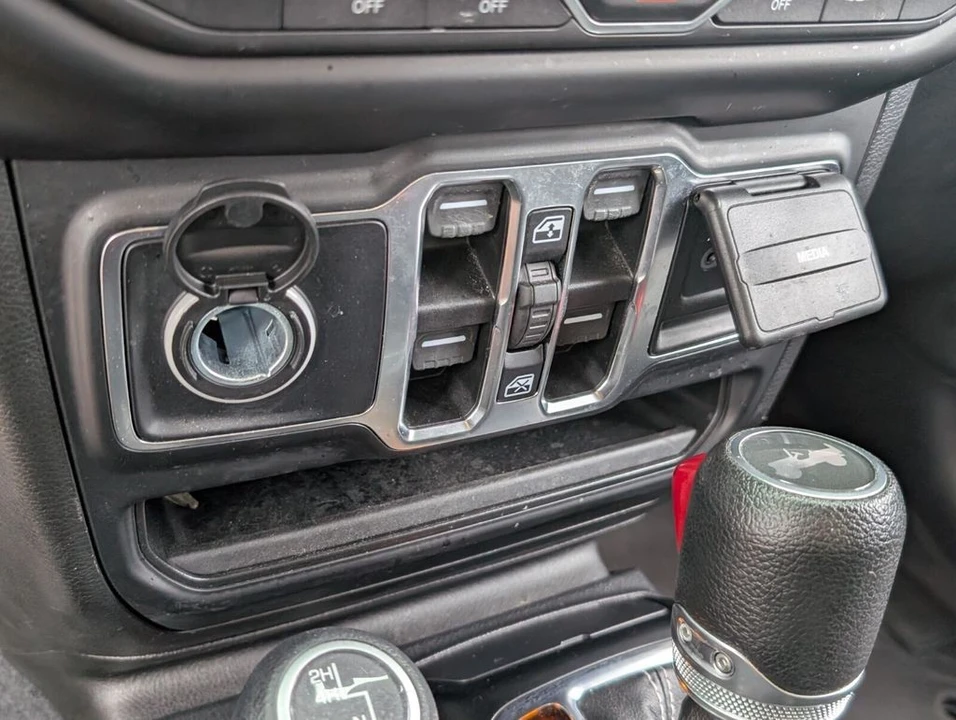 2022 Jeep JL Wrangler - Image 23 of 30