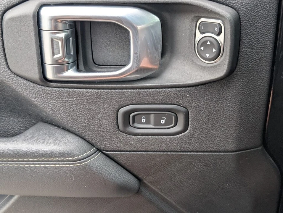 2022 Jeep JL Wrangler - Image 29 of 30