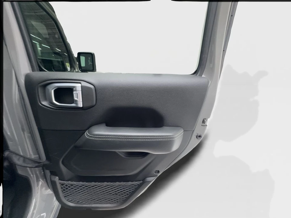 2022 Jeep JL Wrangler - Image 26 of 31