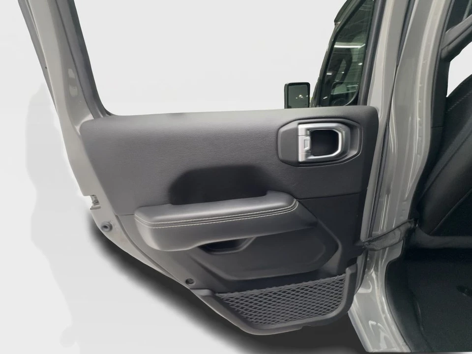 2022 Jeep JL Wrangler - Image 23 of 31