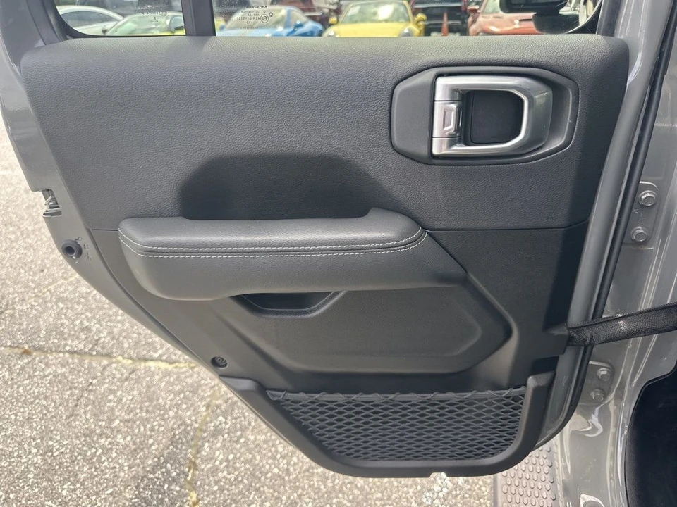 2022 Jeep JL Wrangler - Image 25 of 31