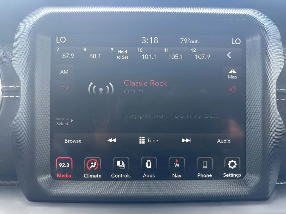 2022 Jeep JL Wrangler - Image 16 of 31