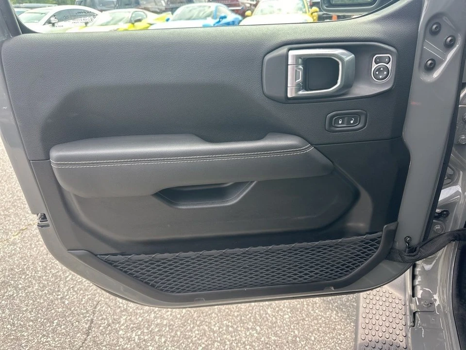 2022 Jeep JL Wrangler - Image 23 of 31