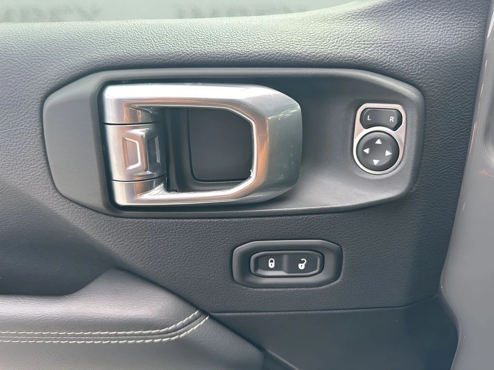 2022 Jeep JL Wrangler - Image 24 of 31