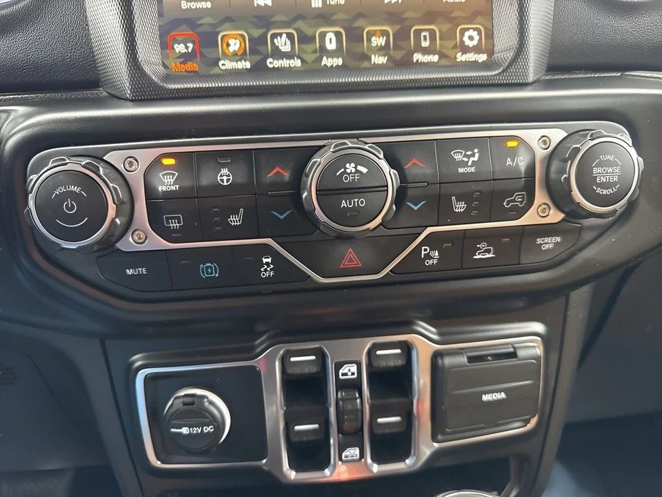 2022 Jeep JL Wrangler - Image 18 of 31