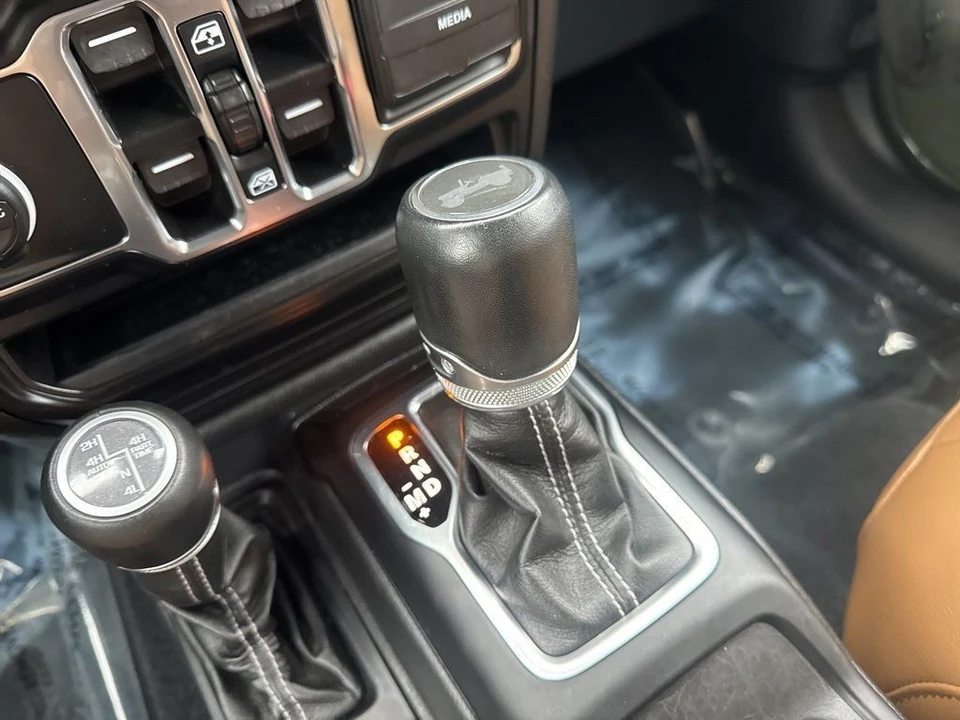 2022 Jeep JL Wrangler - Image 16 of 31