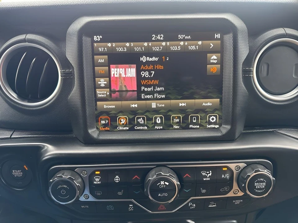 2022 Jeep JL Wrangler - Image 17 of 31