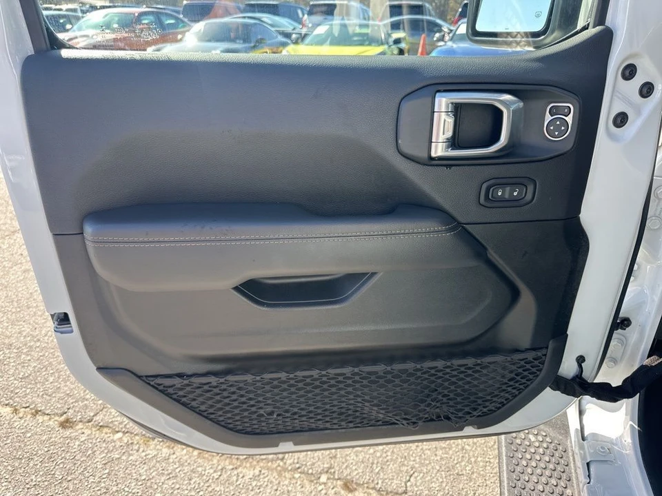 2022 Jeep JL Wrangler - Image 24 of 31