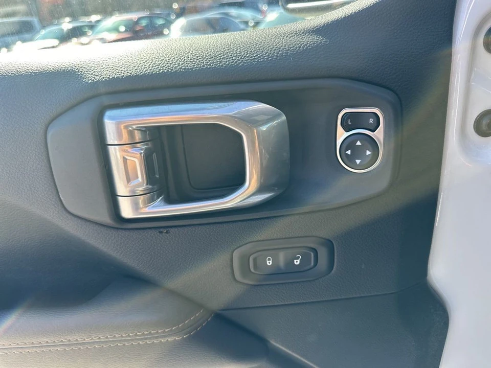 2022 Jeep JL Wrangler - Image 25 of 31