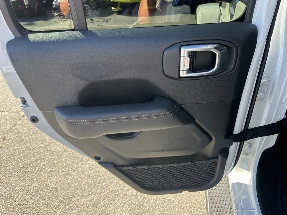 2022 Jeep JL Wrangler - Image 26 of 31