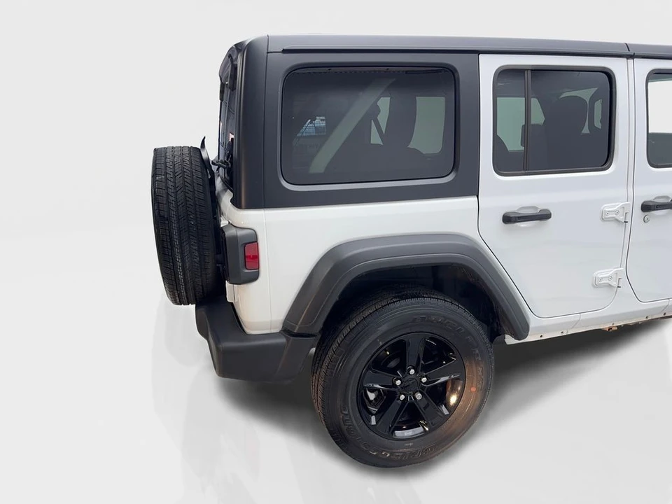 2022 Jeep JL Wrangler - Image 18 of 21