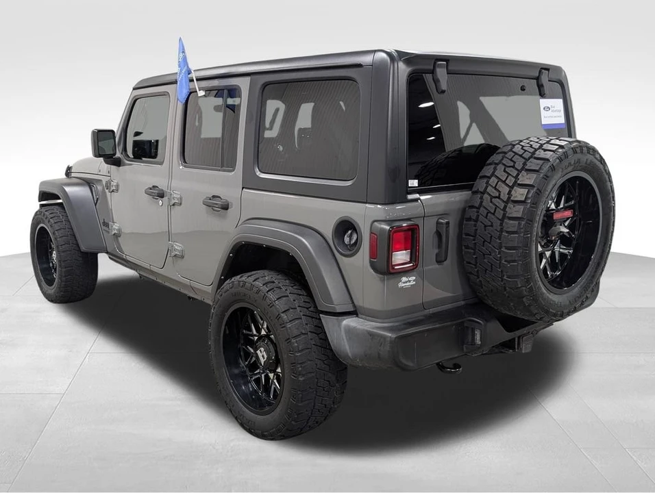 2022 Jeep JL Wrangler - Image 19 of 24